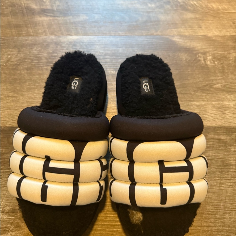 UGG Maxi Slide logo slippers